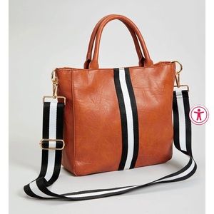 Social Threads- The Motherchic tote- medium